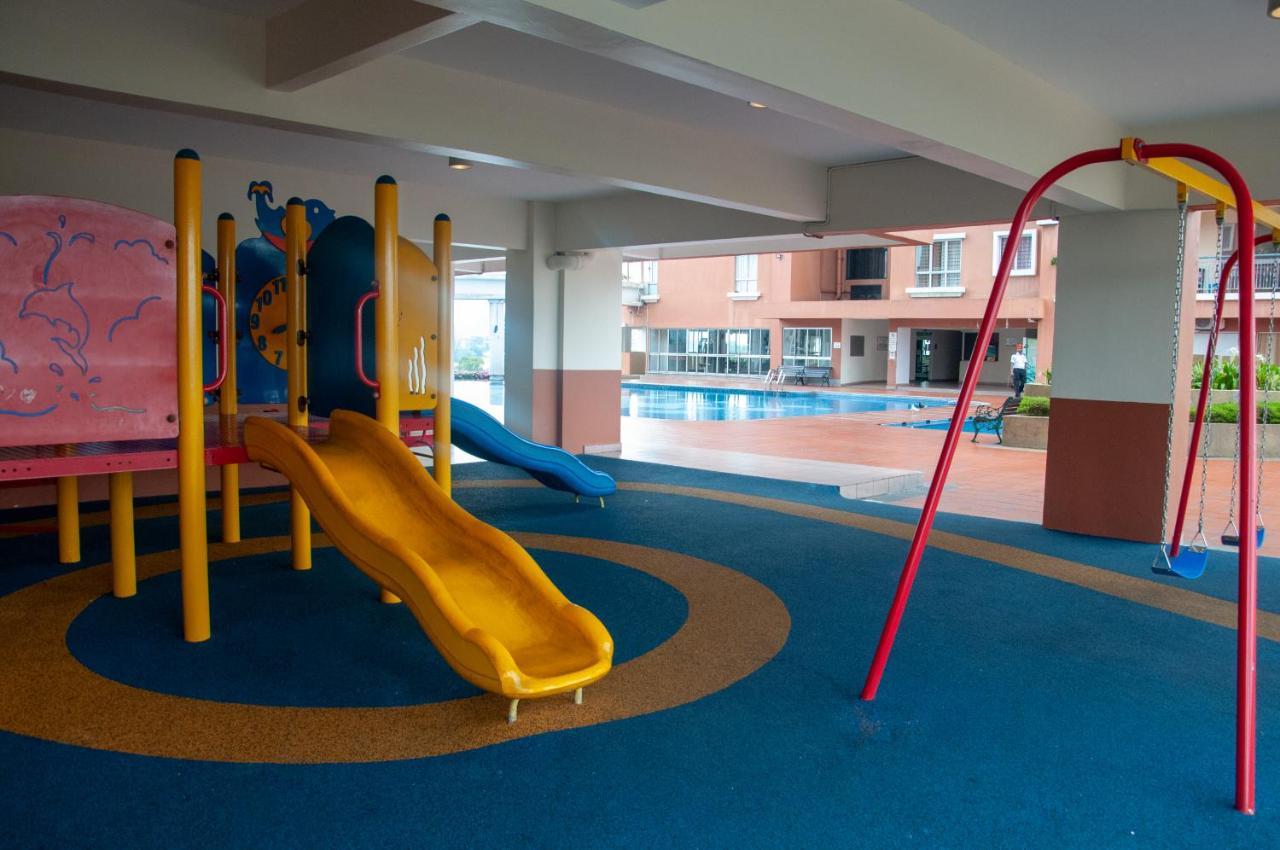 Five H Family Service Apartment Seri Kembangan Exterior foto