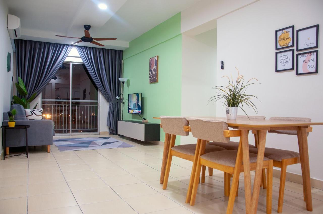 Five H Family Service Apartment Seri Kembangan Exterior foto
